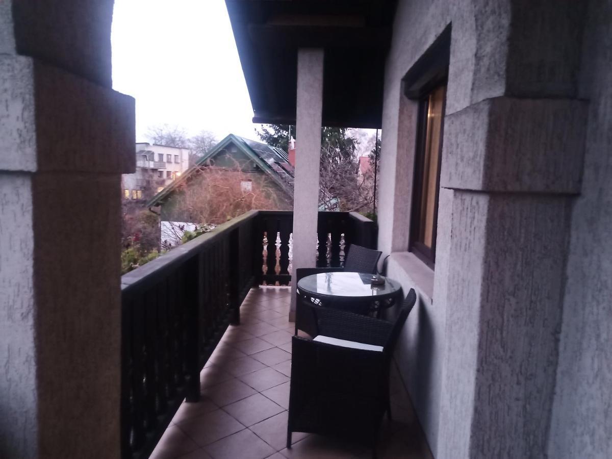 Pokoj W Domu Z Duzym Ogrodem Krakkó Kültér fotó