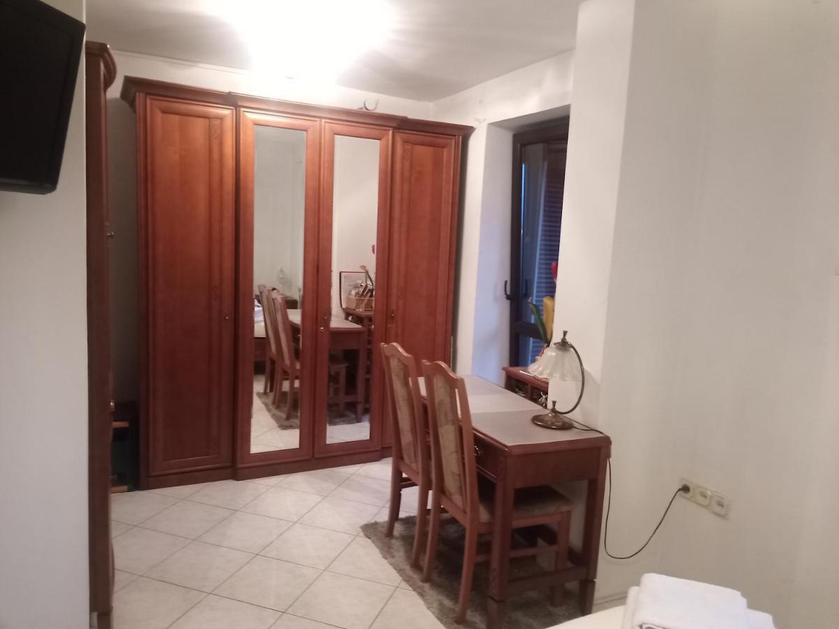 Pokoj W Domu Z Duzym Ogrodem Krakkó Kültér fotó