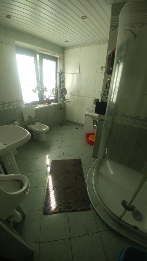 Pokoj W Domu Z Duzym Ogrodem Krakkó Kültér fotó